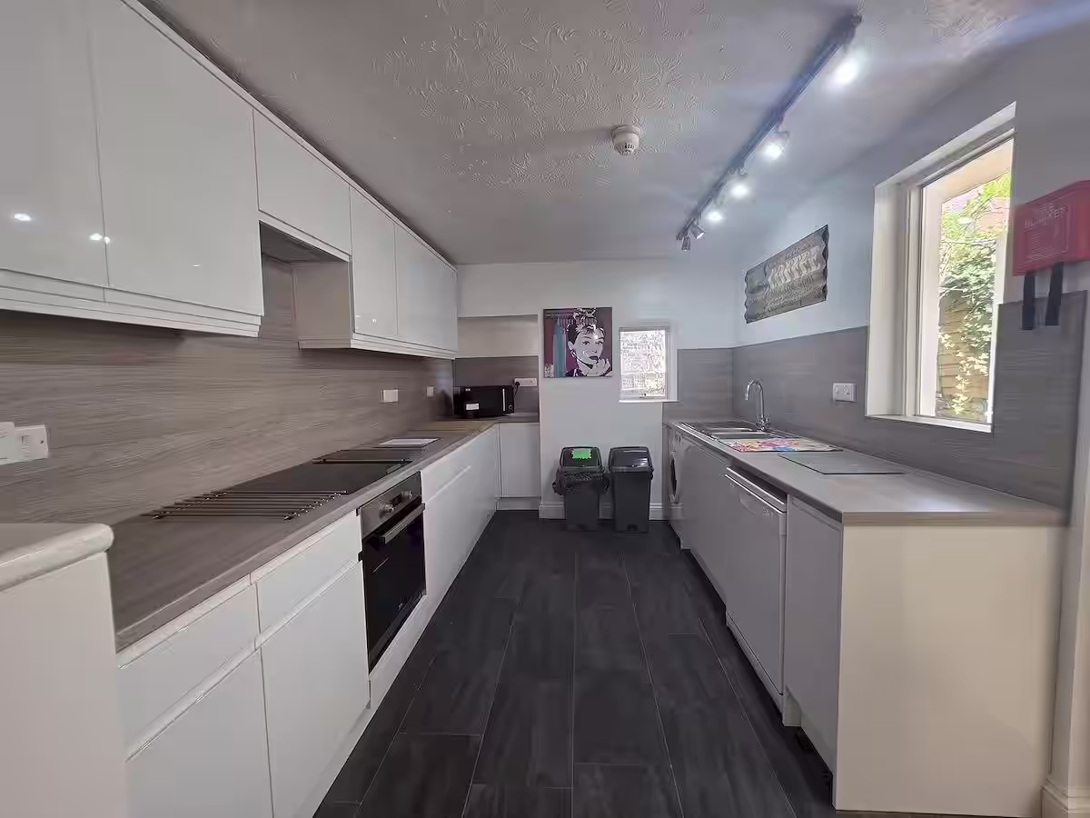 7-Bed Student House, 16 Hillsborough Avenue