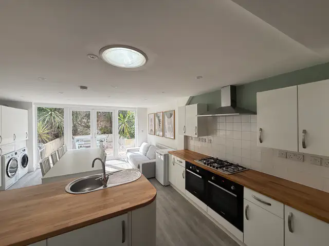 8-bedroom student house at 1 Longbrook Terrace Exeter